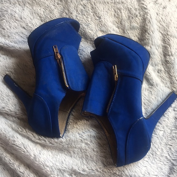 A pair of shoes - Picture 2 of 4